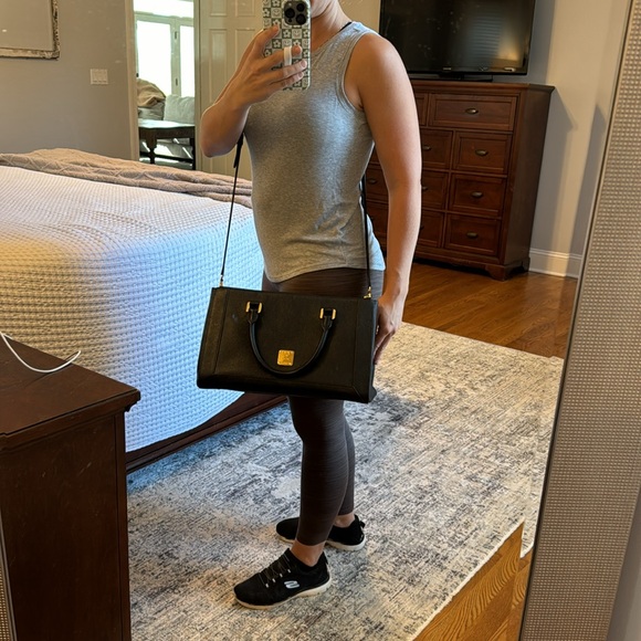 MCM handbag with attachable strap to wear as tote - Picture 2 of 8